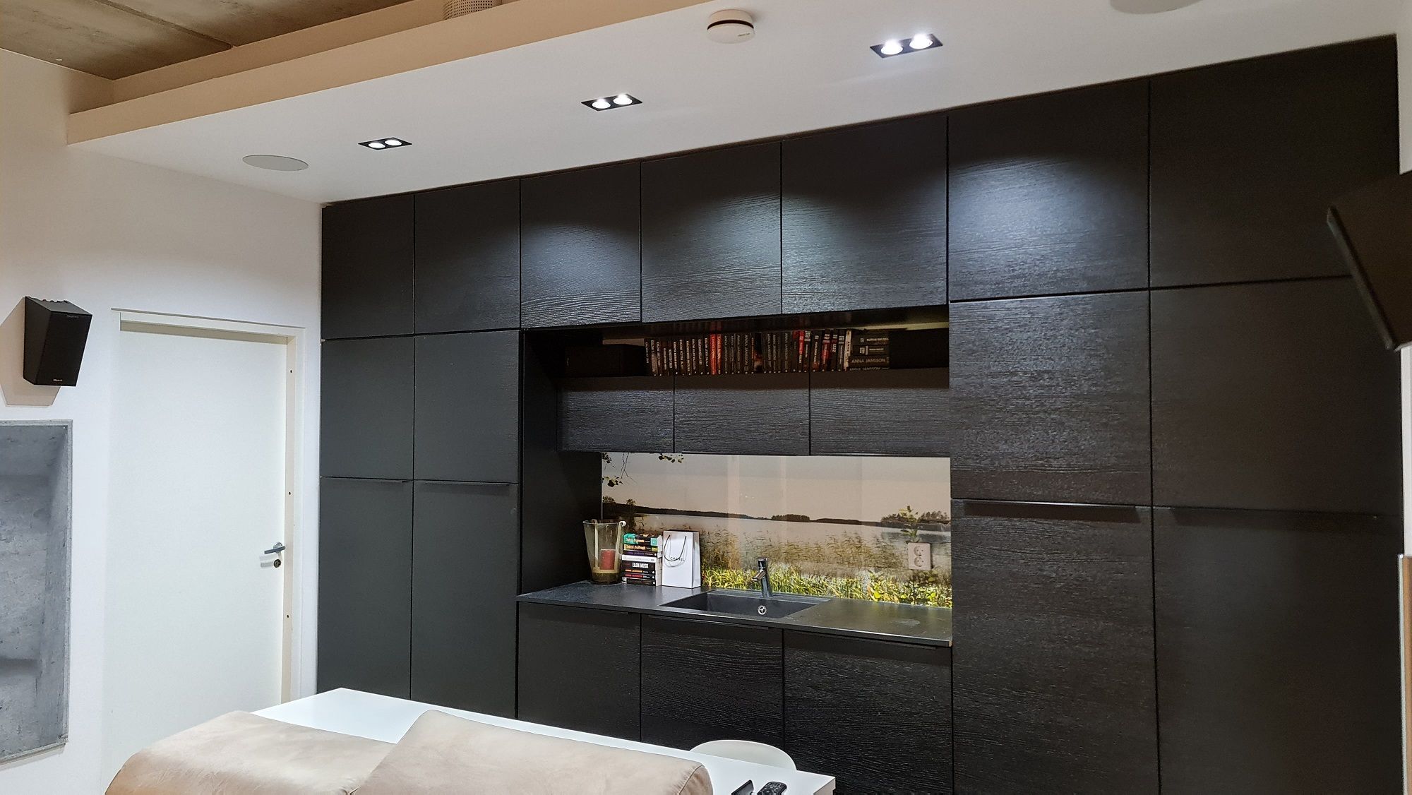Spots in a black kitchen with cool light